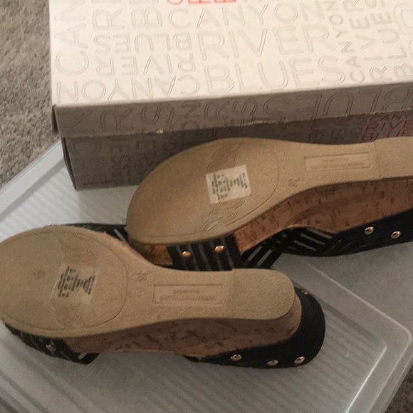 Gorgeous heeled sandals! - Picture 2 of 6